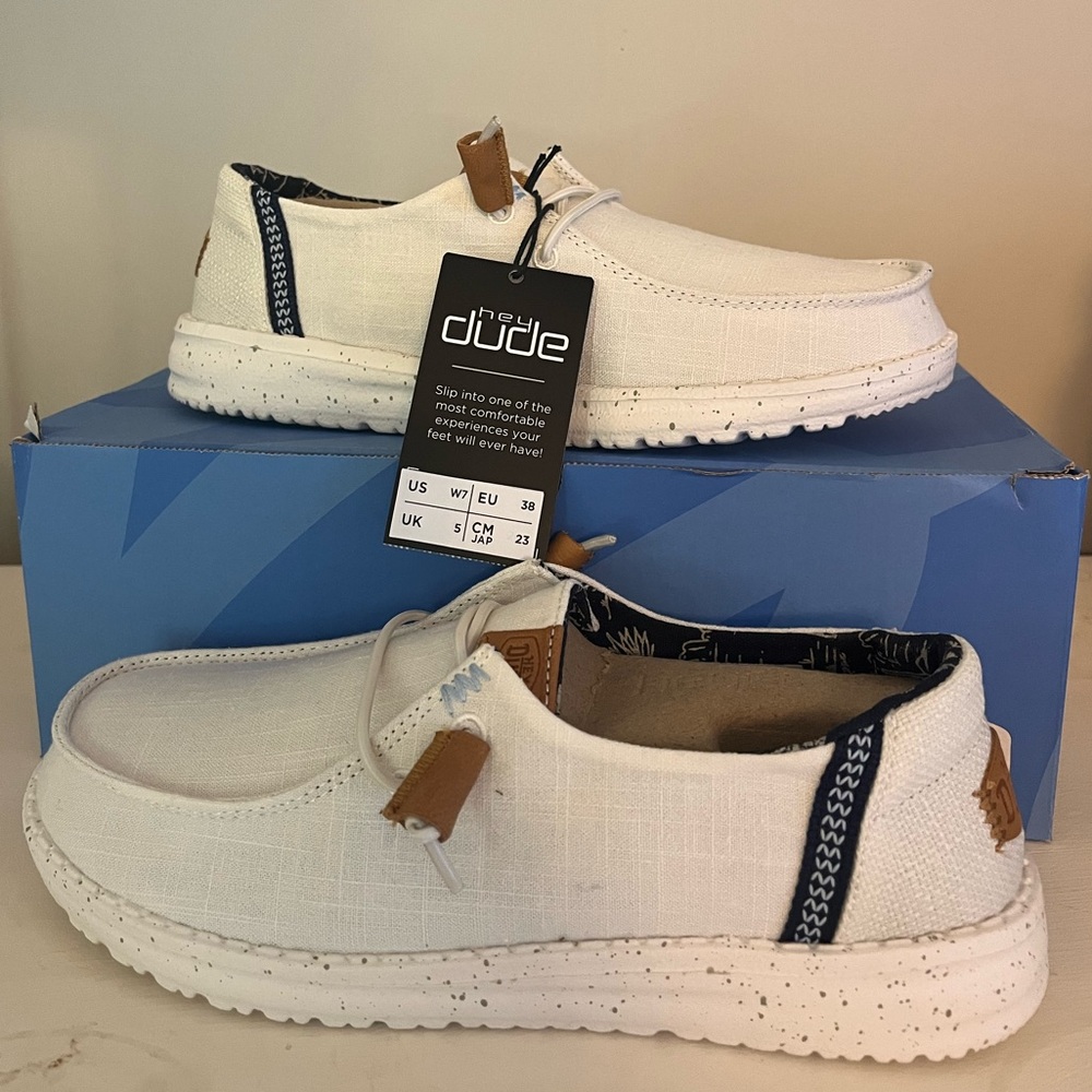 Womens Size 7 Hey Dude Shoes Wendy Washed Canvas White